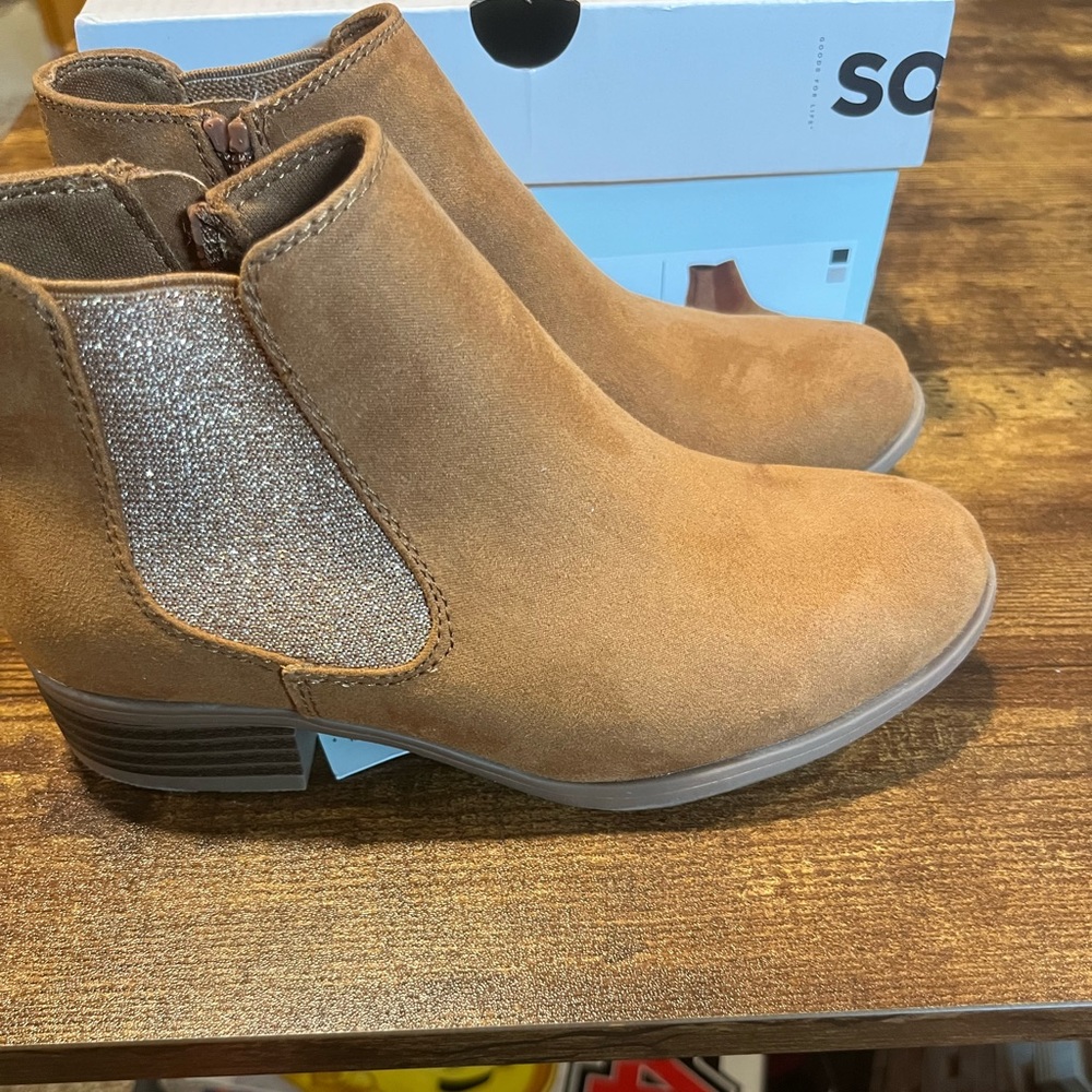 Girls size 13, tan boots